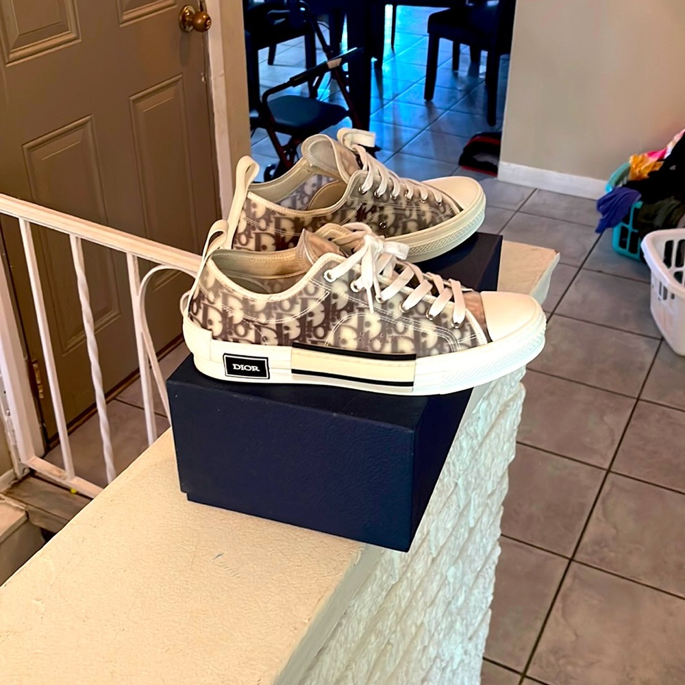 Dior shoes black and white size 10/42 with Dior Shoes box